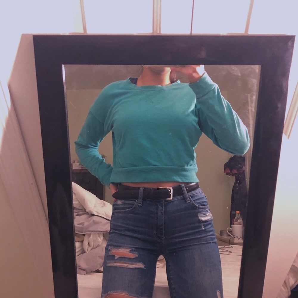 Cropped blue sweater